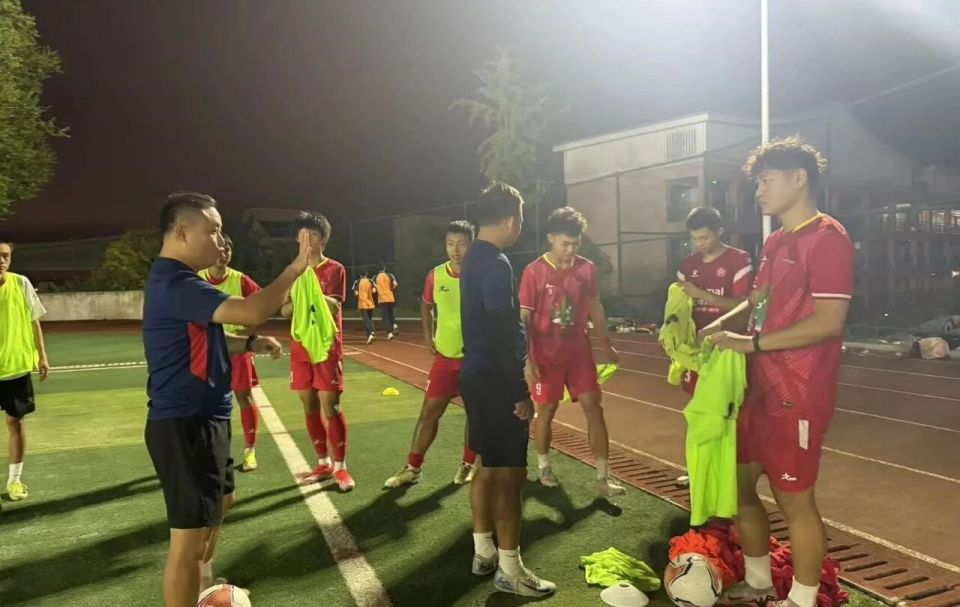 为球迷朋友, 们奉献一场 为球迷朋友, 们奉献一场