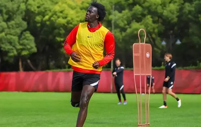 src, 恩迪亚耶的, 豪门