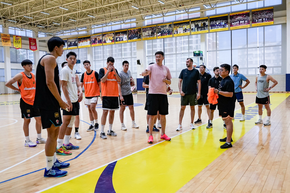 中心体育馆, 杜锋如何一